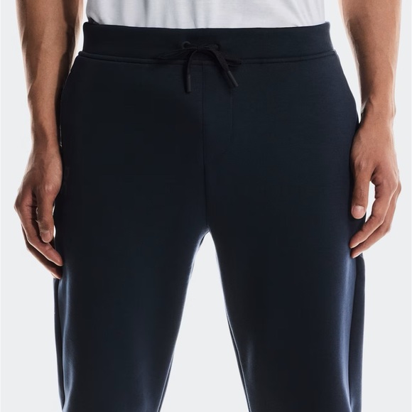 On Running Men’s Focus Tech Sweatpants Navy Large - Picture 3 of 8